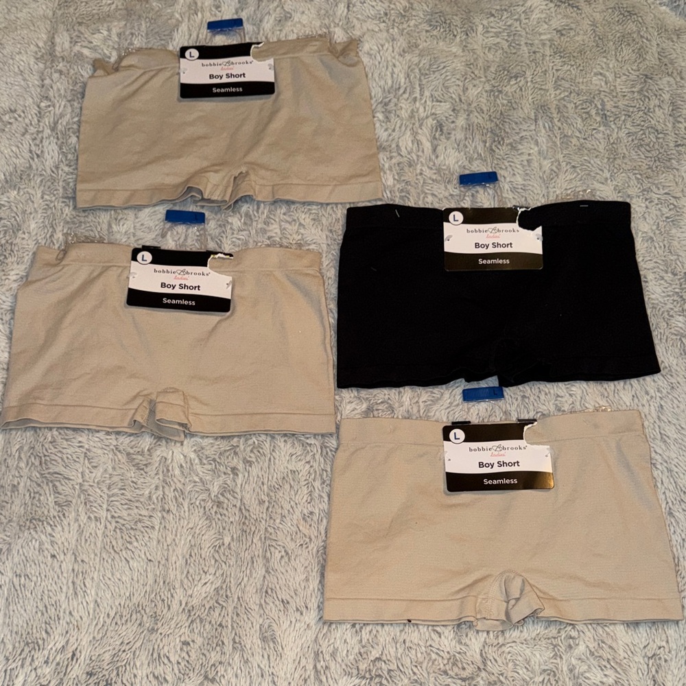 Bobbie Brooks Ladies' Seamless Boy Short in Black and Beige lot of 4